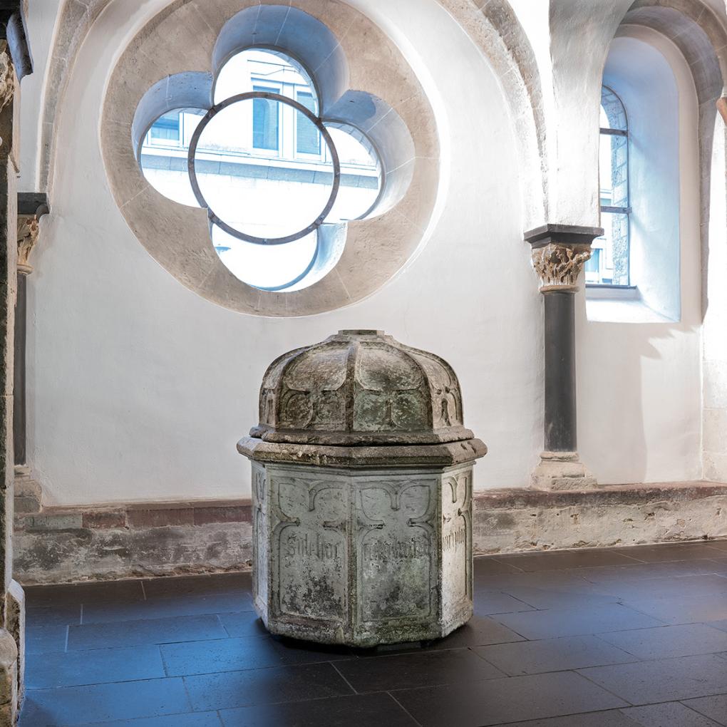 St. Andreas_Vorhalle_Blutbrunnen_SQB_L1011157 Panorama