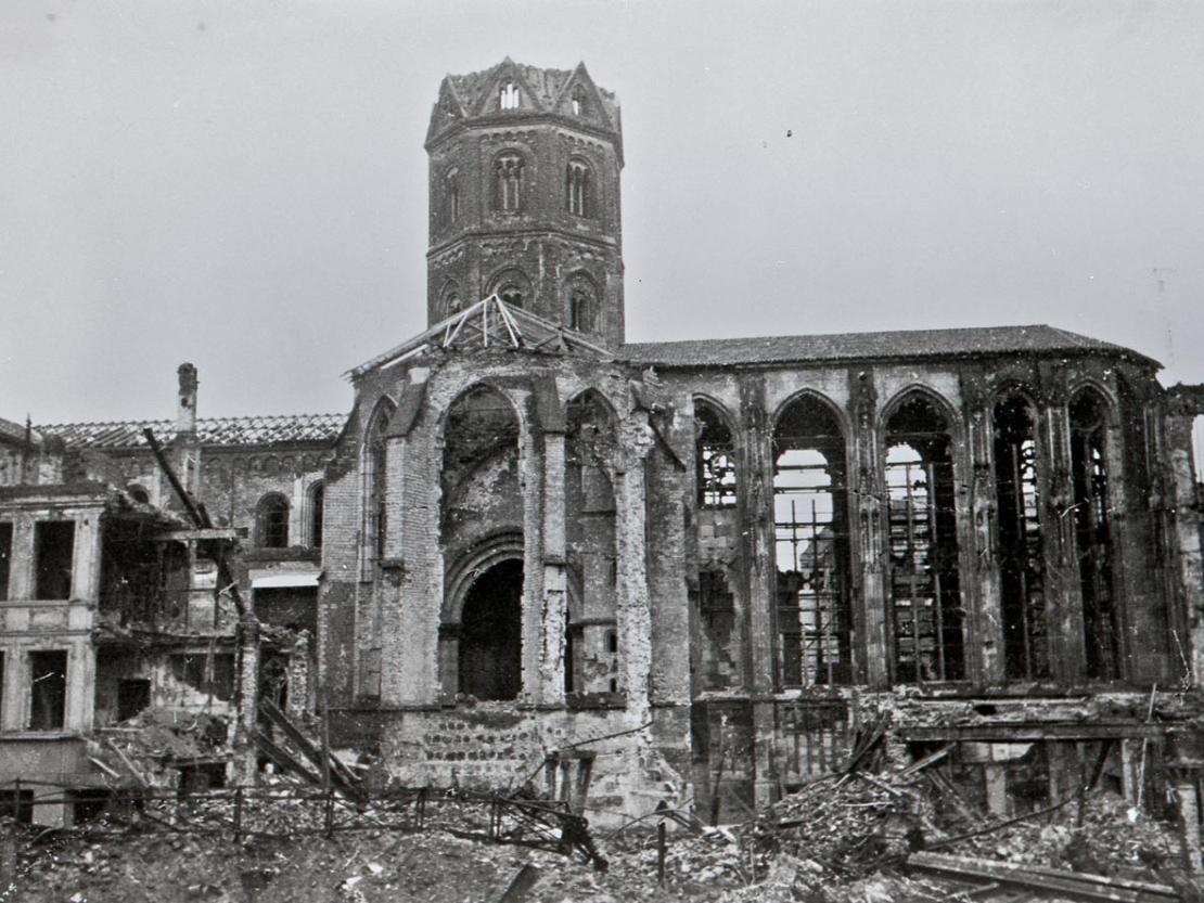 Zerstörung & Wiederaufbau