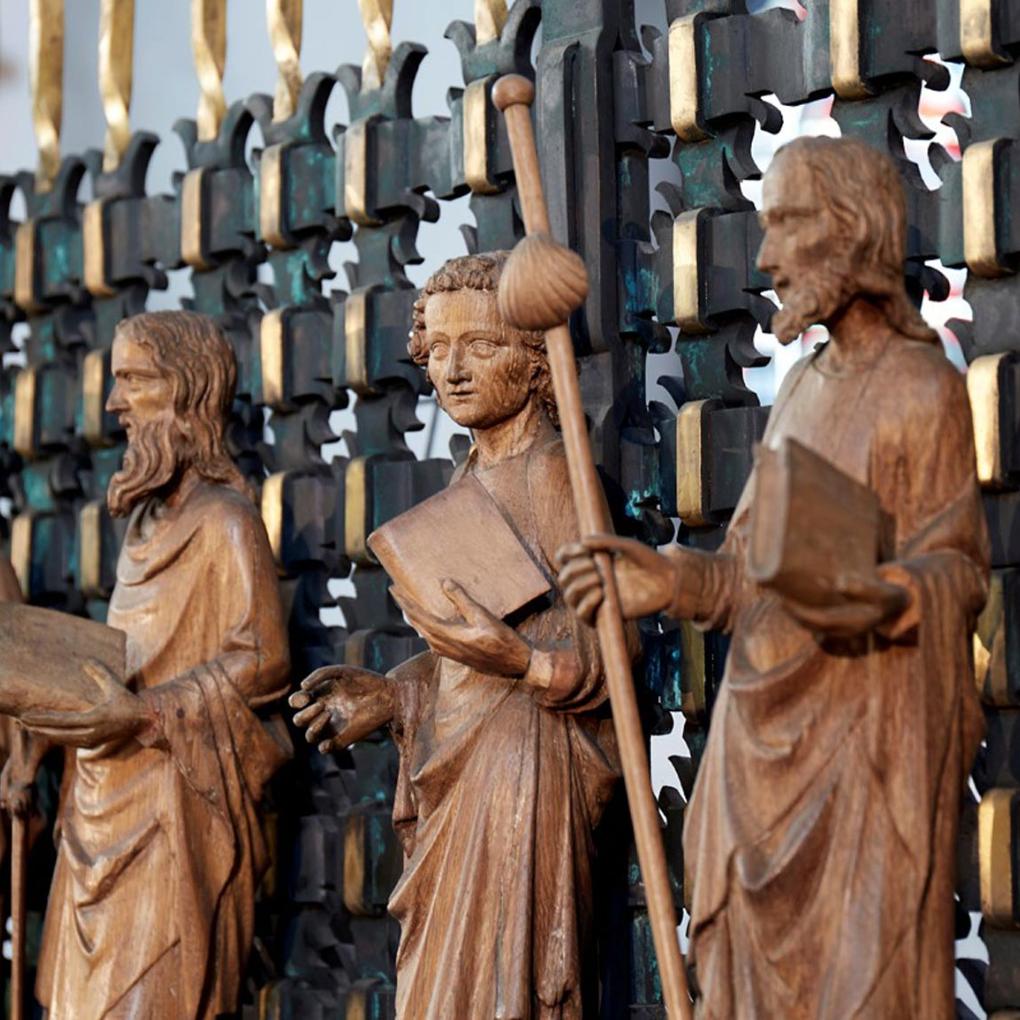 St. Aposteln Apostelskulpturen