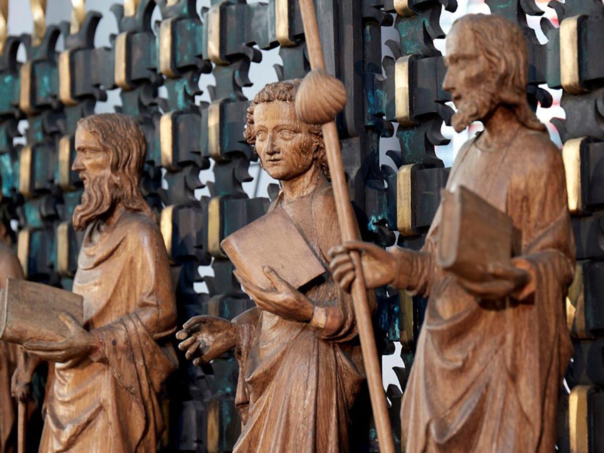 St. Aposteln Apostelskulpturen