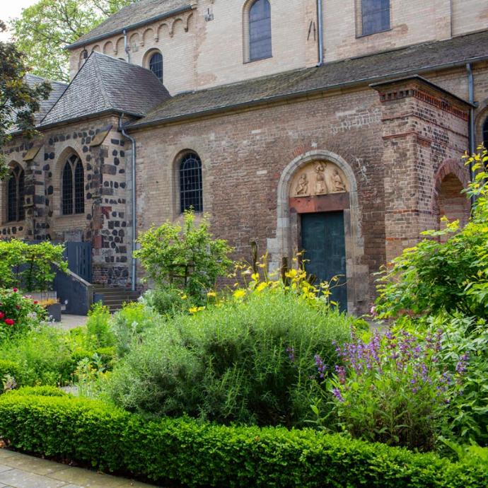 Museum Schnütgen - Gartenansicht mit Cäcilientympanon