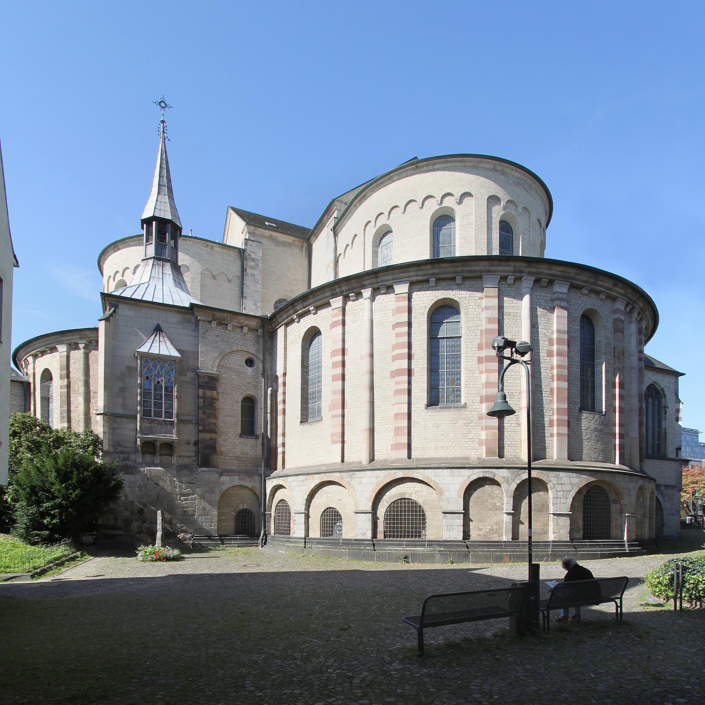 St  Maria im Kapitol_Dreikonchenchor von Südost-Lichhof_Dorothea Heiermann  9-2010
