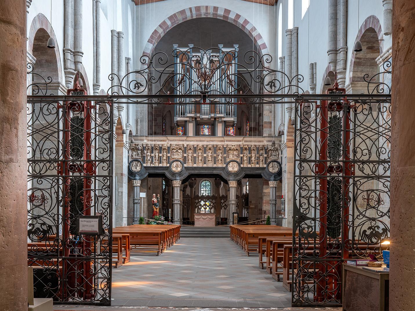 St. Maria im Kapitol_Langhaus nach Osten_SQB_L1040011 Panorama