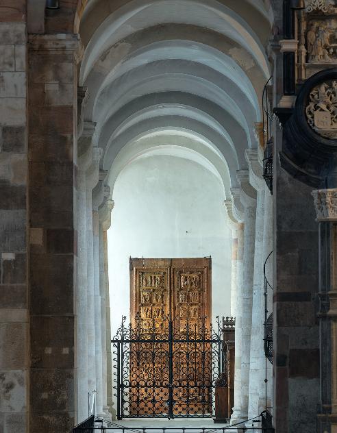 St. Maria im Kapitol, Südseitenschiff, romanische Bildertür
