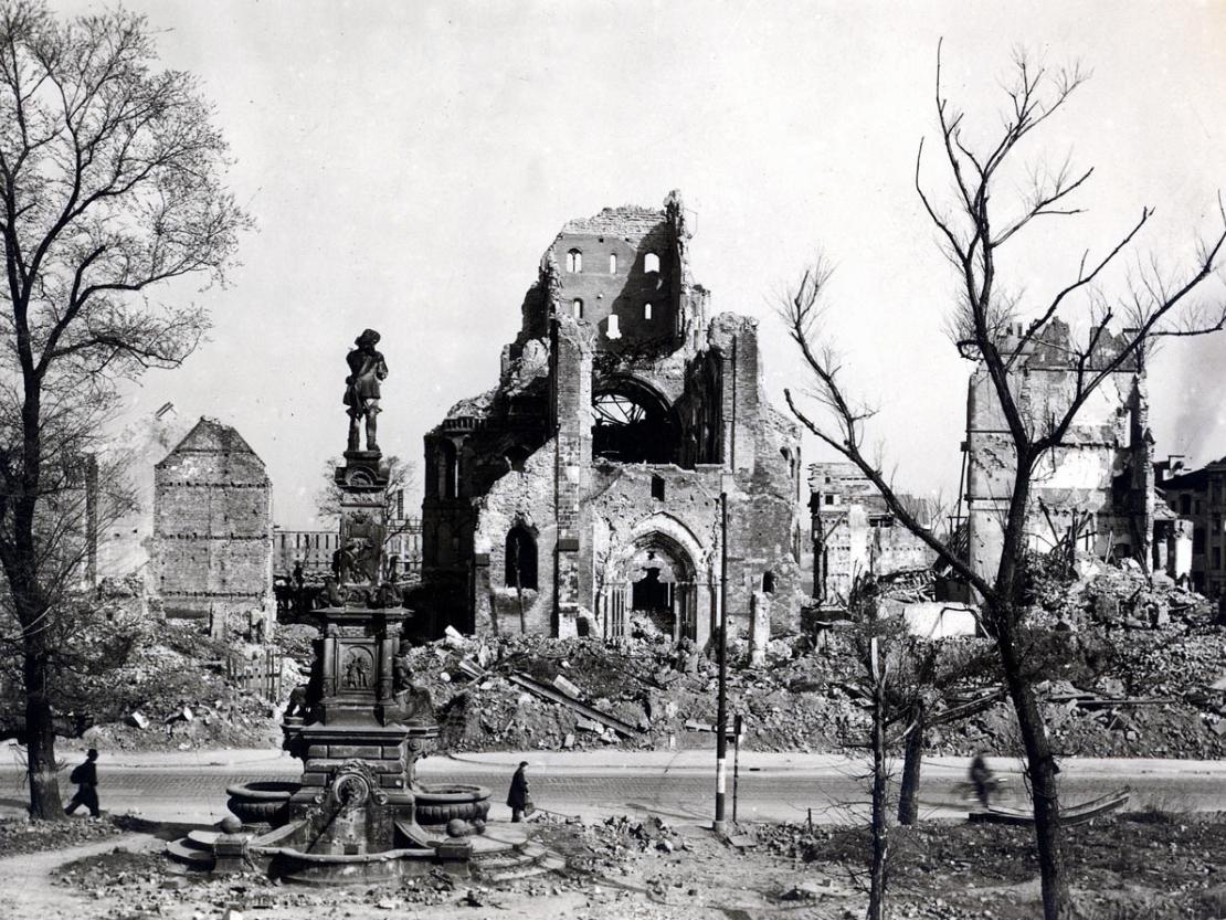 Groß St. Martin - Ansicht von Westen, Alter Markt 1946