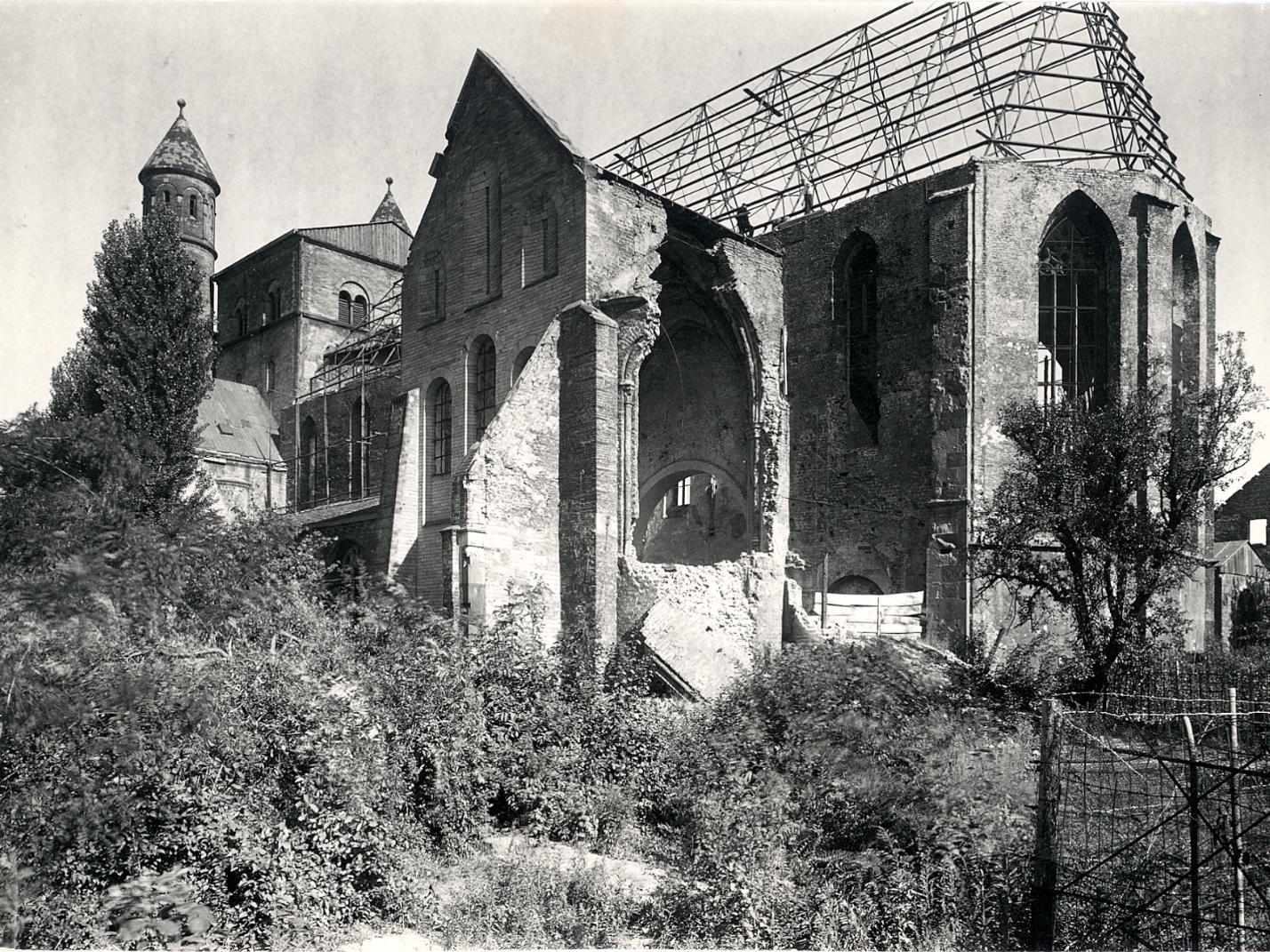 St. Pantaleon_Ansicht von Südost_Foto M. Kranz 1947