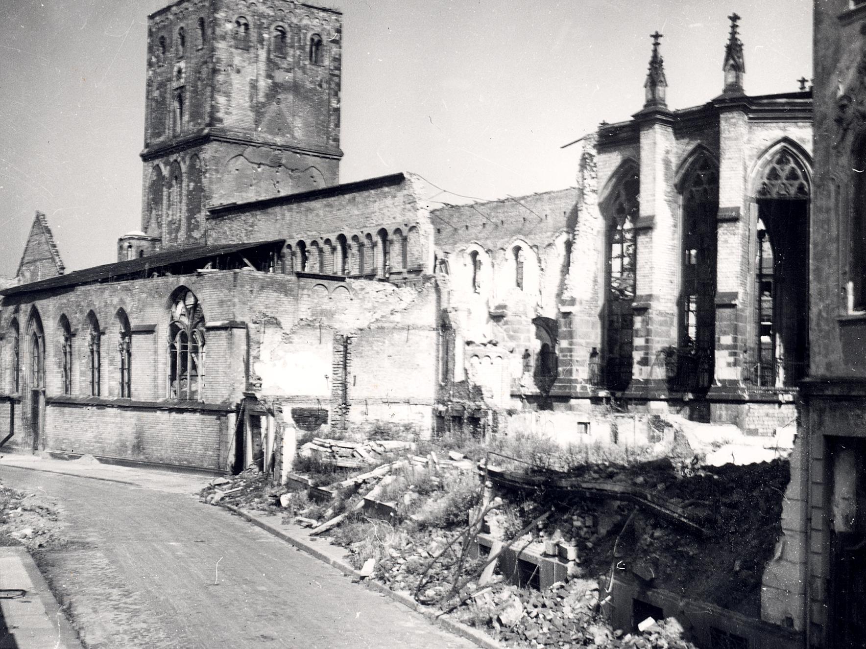 St. Ursula_Ansicht von Südost 1945_Albert Verbeek_Stadtkonservator-RBA