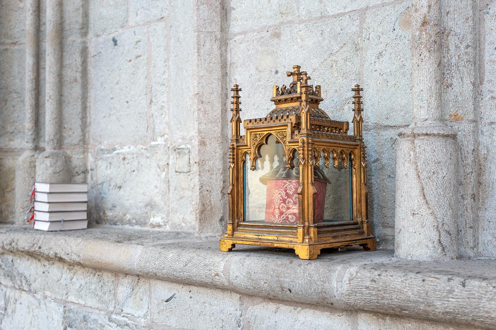 St. Ursula_Chor_Reliquiar mit Schädel_SQB L1012010
