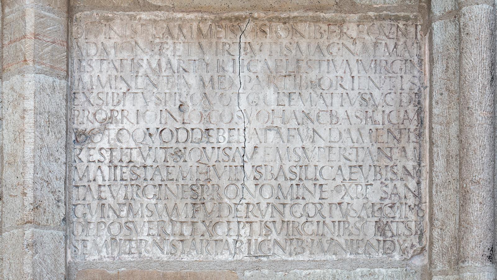 St. Ursula_Chor_SQB Clematiusinschrift_1012008