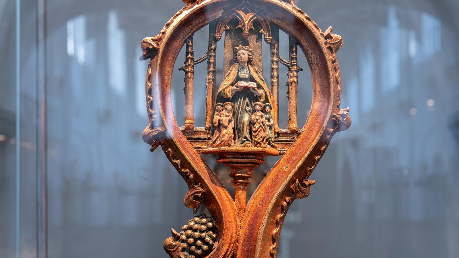 St. Ursula_Empore_Schatzkammer_Abtissinenstab_SQB L1040181